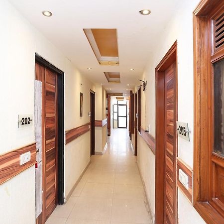 Oyo Flagship Hotel F Five New Delhi Exterior photo