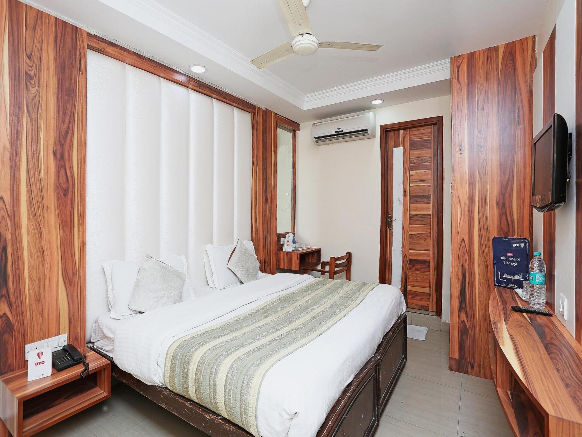 Oyo Flagship Hotel F Five New Delhi Exterior photo