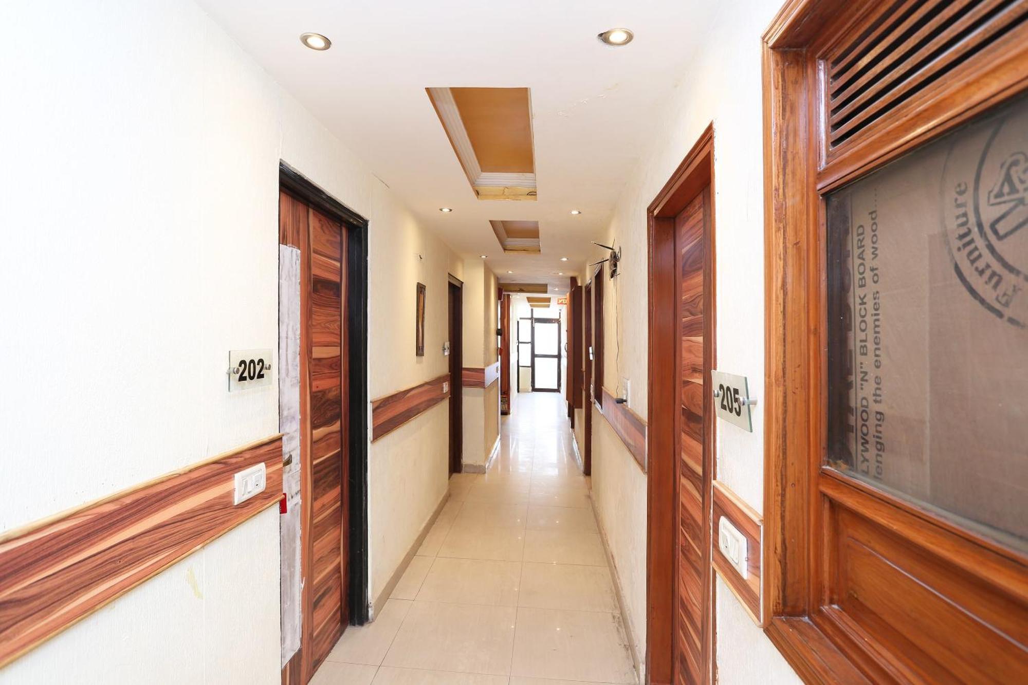 Oyo Flagship Hotel F Five New Delhi Exterior photo