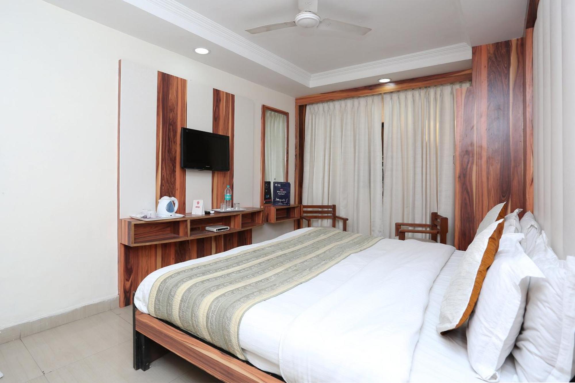 Oyo Flagship Hotel F Five New Delhi Exterior photo