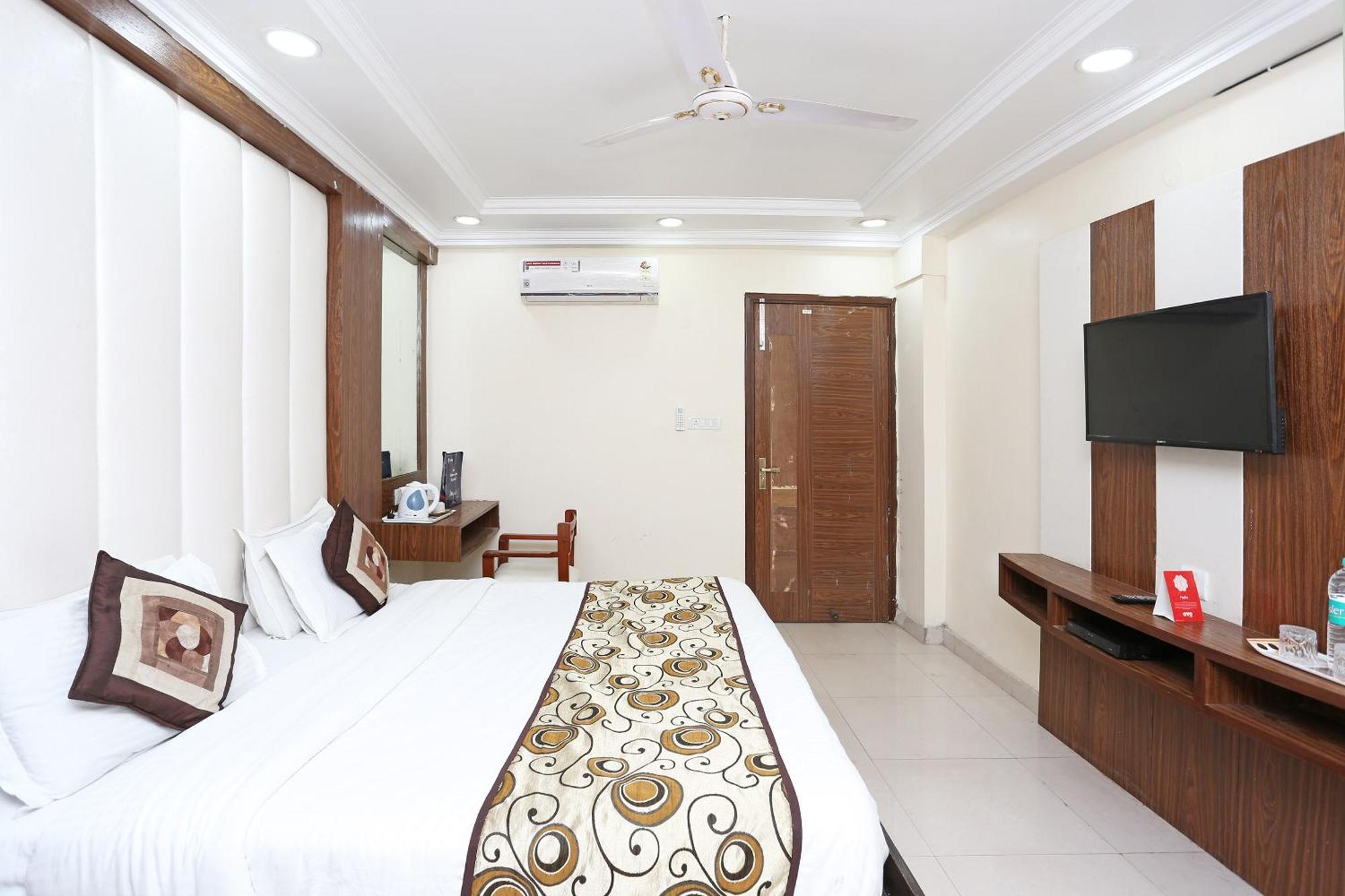 Oyo Flagship Hotel F Five New Delhi Exterior photo